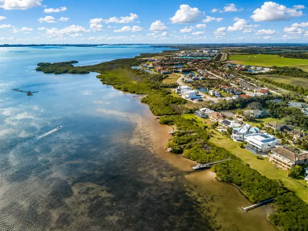 Esplanade on the Bay: Luxury Homes Near the Waters of Sarasota Bay