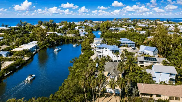 Bayou Condo: Old Florida Charm and Waterfront Living in Anna Maria,Hunt Brothers Realty