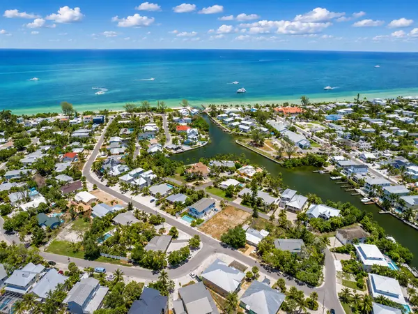 Lake La Vista: Waterfront Homes in the Heart of Anna Maria,Hunt Brothers Realty