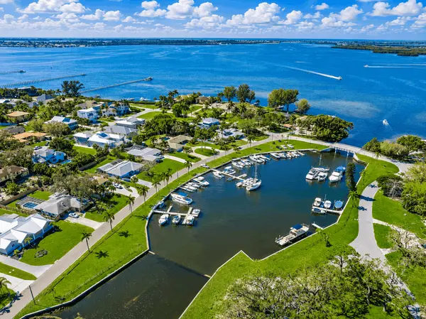 Woodlands Park on Palma Sola Bay: Coastal Living Surrounded by Natural Beauty,Hunt Brothers Realty