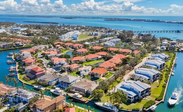 Harbour Landings Estates: Upscale Coastal Living Near the Gulf