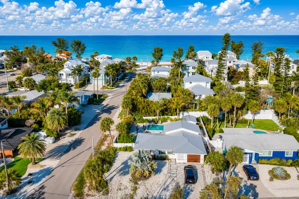 Luana Isles: Waterfront Homes and Boating on Anna Maria Island