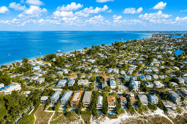 Gulf View: Island Living Close to Anna Maria’s Beautiful Beaches