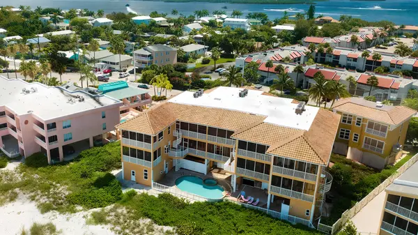Marbella Villas: A Distinctive Island Retreat in Bradenton Beach,Hunt Brothers Realty