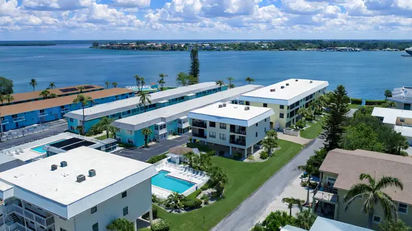 Gulf Breeze Condos: A Relaxed Beachside Escape in Bradenton Beach