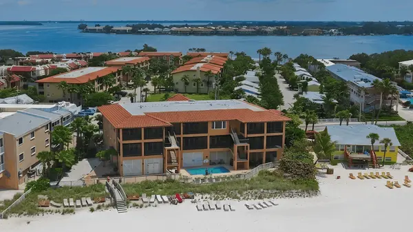 Bradenton Beach Club: Beachside Living on Anna Maria Island