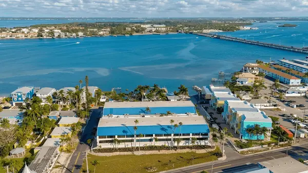 Summer Sands Condos: Laid-Back Beach Living in Bradenton Beach,Hunt Brothers Realty