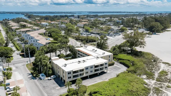Gulf Sands Condo: Gulf-Front Views and Anna Maria Island Living,Hunt Brothers Realty