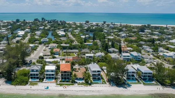 Bay Bella Vista: Waterfront Living in Holmes Beach,Hunt Brothers Realty