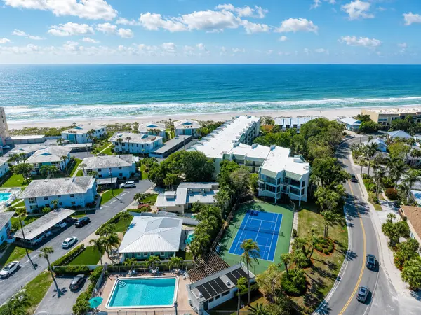 Sun Plaza West: Gulf Views and Beachfront Living in Holmes Beach,Hunt Brothers Realty