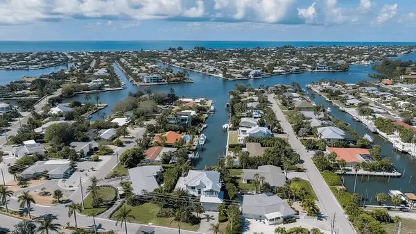 Key Royale: Waterfront Homes, Boating and Island Living in Holmes Beach,Hunt Brothers Realty