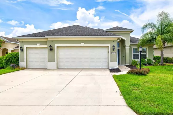 12046 FOREST PARK CIR, Bradenton, FL 34211