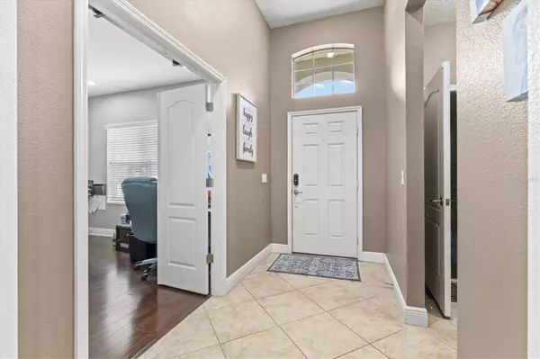 12046 FOREST PARK CIR, Bradenton, FL 34211