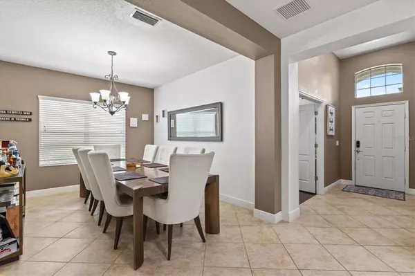 12046 FOREST PARK CIR, Bradenton, FL 34211