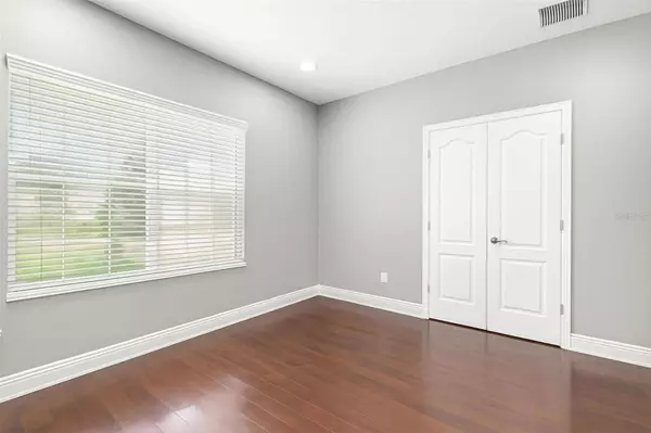 12046 FOREST PARK CIR, Bradenton, FL 34211