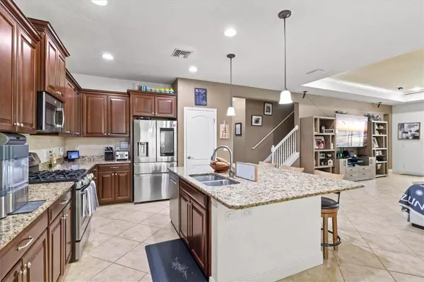 12046 FOREST PARK CIR, Bradenton, FL 34211