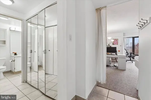 2001-00 HAMILTON ST #420, Philadelphia, PA 19130