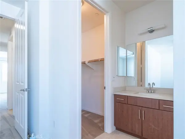 900 N Primrose Ln #E, Azusa, CA 91702