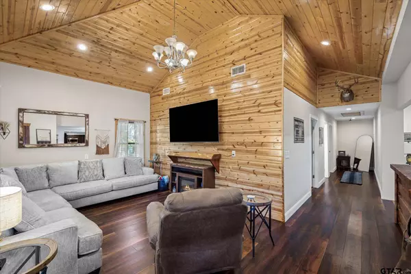 704 N Florence, Grand Saline, TX 75140