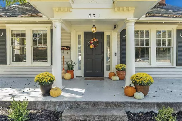 201 Pecan Street, Terrell, TX 75160