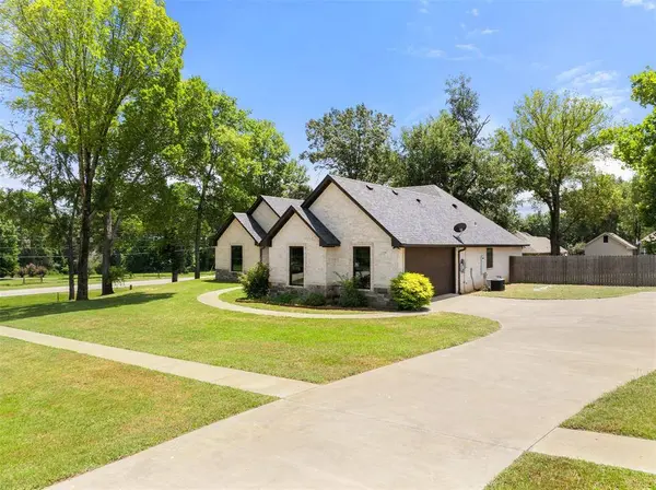 12109 Oak Grove Drive, Tyler, TX 75706