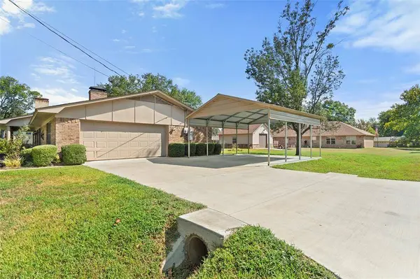 416 Azalea Street, Chandler, TX 75758
