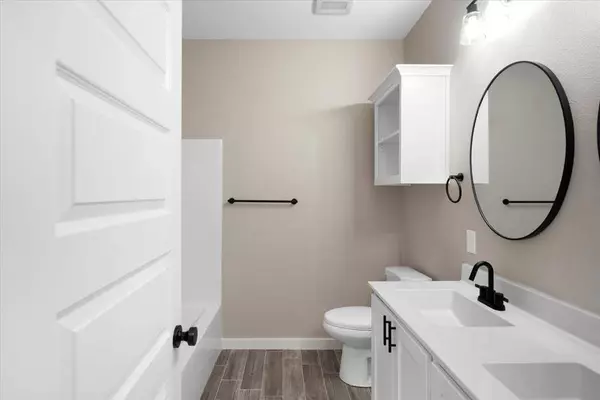 16226 Crossing Circle, Lindale, TX 75771