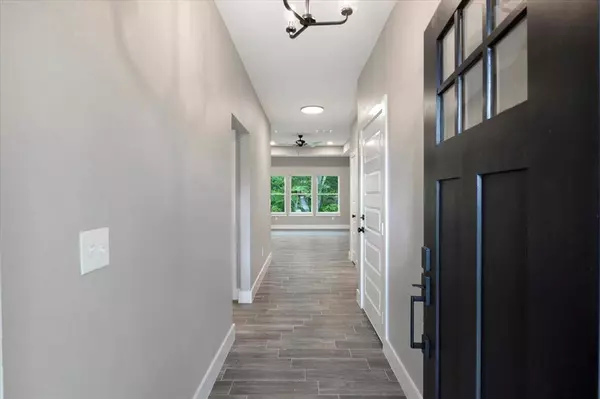 16226 Crossing Circle, Lindale, TX 75771