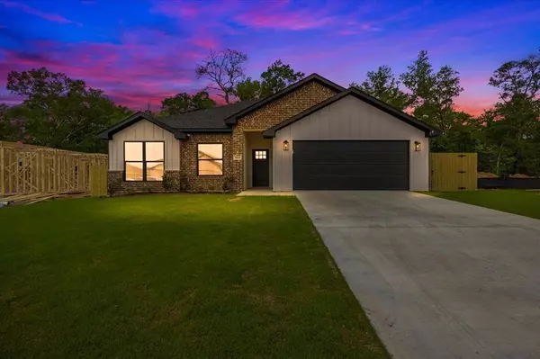 16226 Crossing Circle, Lindale, TX 75771