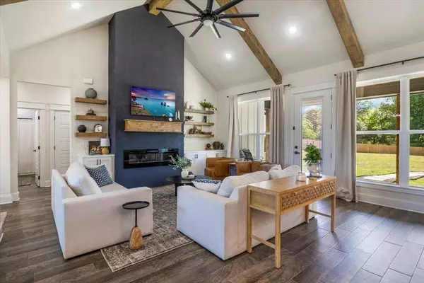 12432 Maplewood Drive, Lindale, TX 75771