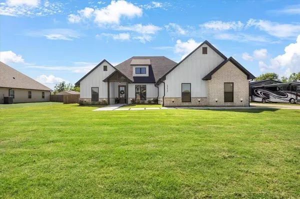 12432 Maplewood Drive, Lindale, TX 75771