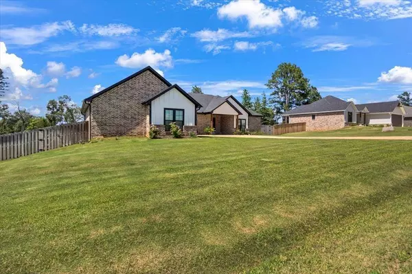 18329 Timber Oaks Drive, Lindale, TX 75771