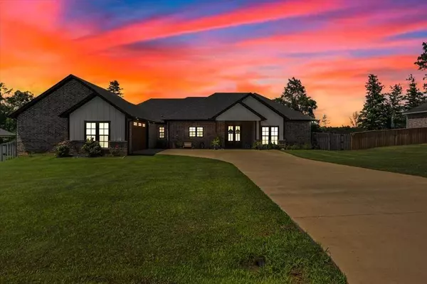 18329 Timber Oaks Drive, Lindale, TX 75771