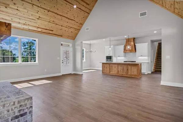 1001 Mallard Drive, Lindale, TX 75771