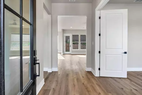 997 Mallard Drive, Lindale, TX 75771