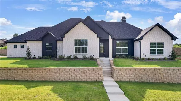 997 Mallard Drive, Lindale, TX 75771