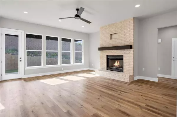 997 Mallard Drive, Lindale, TX 75771