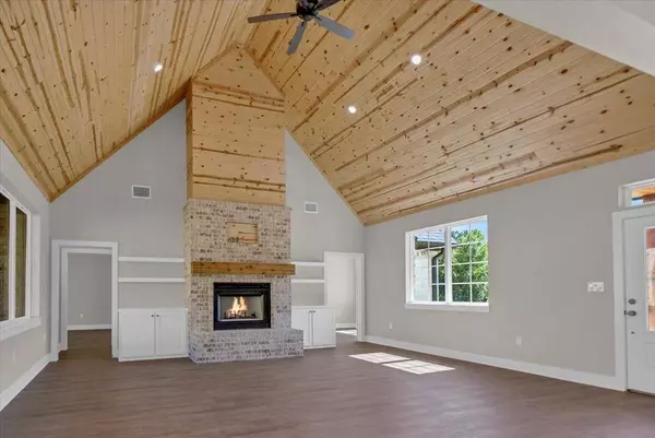 1001 Mallard Drive, Lindale, TX 75771