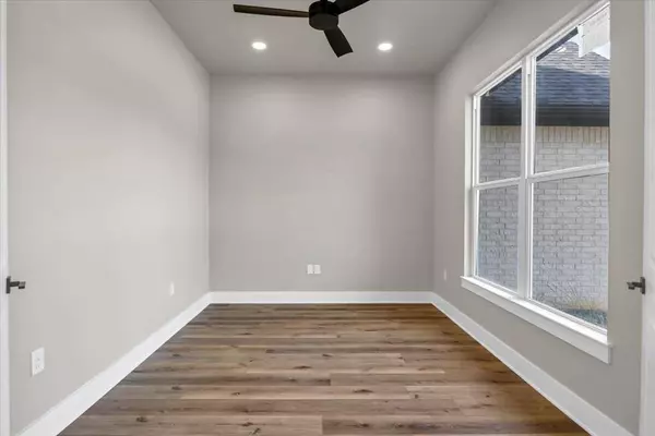 997 Mallard Drive, Lindale, TX 75771