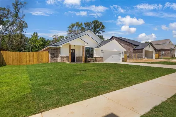 16322 Crossing Circle, Lindale, TX 75771