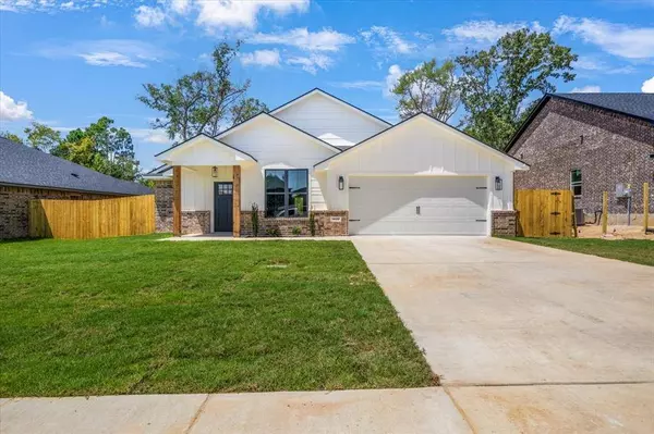 16322 Crossing Circle, Lindale, TX 75771