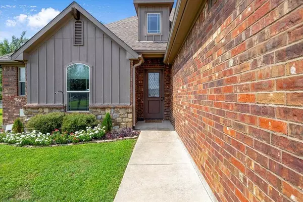 23031 Red Azalea, Lindale, TX 75771