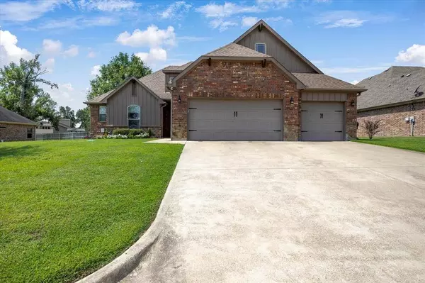 23031 Red Azalea, Lindale, TX 75771