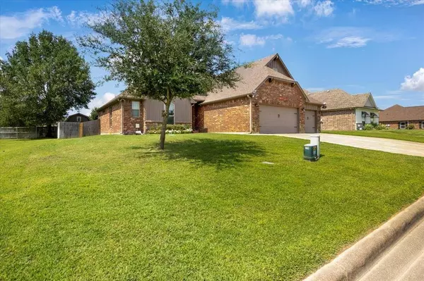 23031 Red Azalea, Lindale, TX 75771