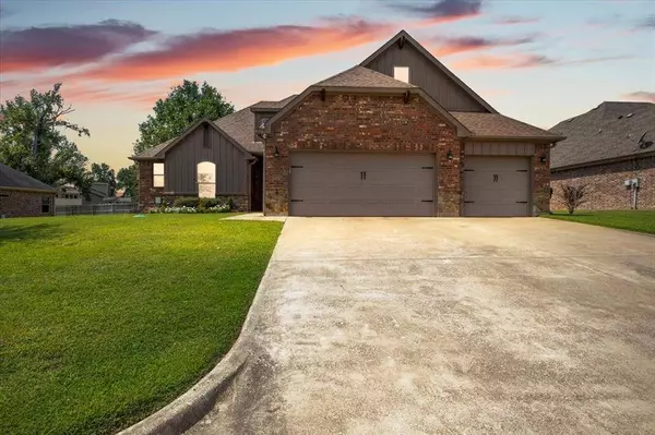 23031 Red Azalea, Lindale, TX 75771