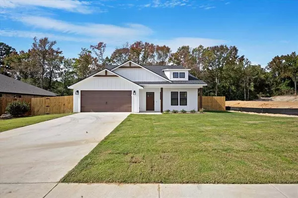 16426 Crossing Circle, Lindale, TX 75771