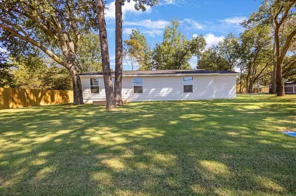 15610 Simmons Lane, Lindale, TX 75771