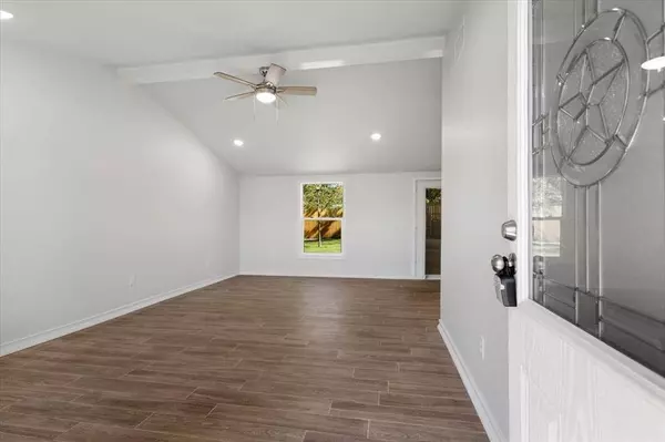 15610 Simmons Lane, Lindale, TX 75771