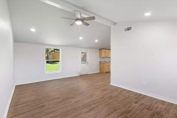 15610 Simmons Lane, Lindale, TX 75771