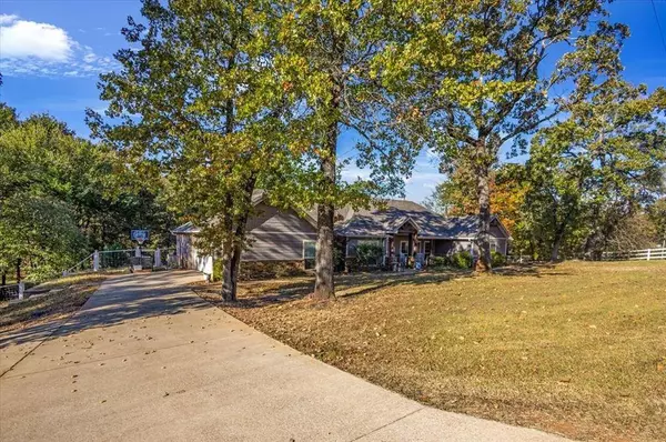 15831 Red Cloud Drive, Lindale, TX 75771